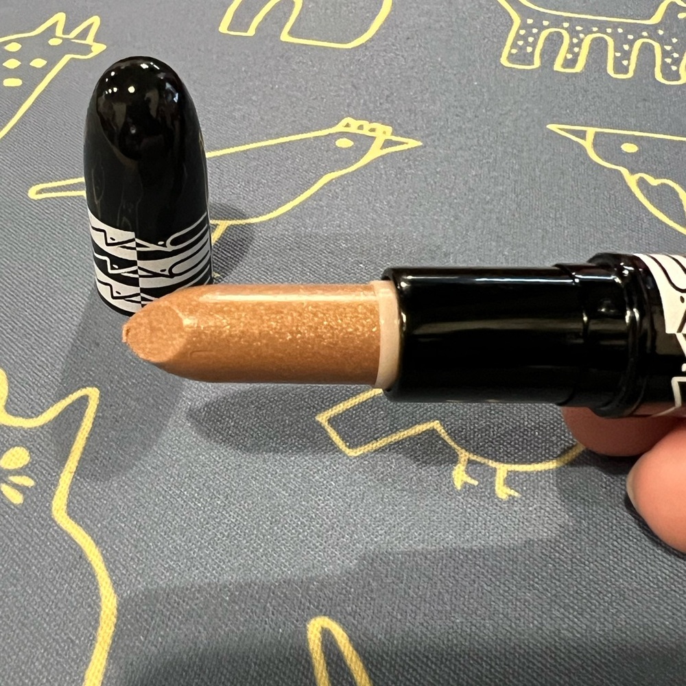 Mac Garden Bed lipstick - Picture 2 of 5
